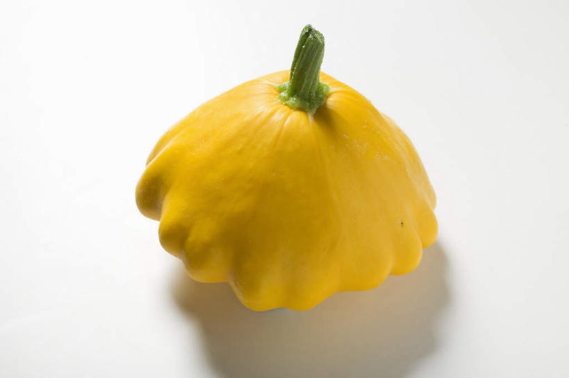 无人,横图,俯视,室内,特写,白天,白色背景,桌面,桌子,南瓜,蔬菜,阴影,新鲜,反射,木制,影子,金瓜,食品,番瓜,食物,一个,黄色,木制品,摄影,有机食品,绿色食品,影棚,单个,麦瓜,倭瓜,彩图,高角度拍摄,影棚拍摄,拍摄