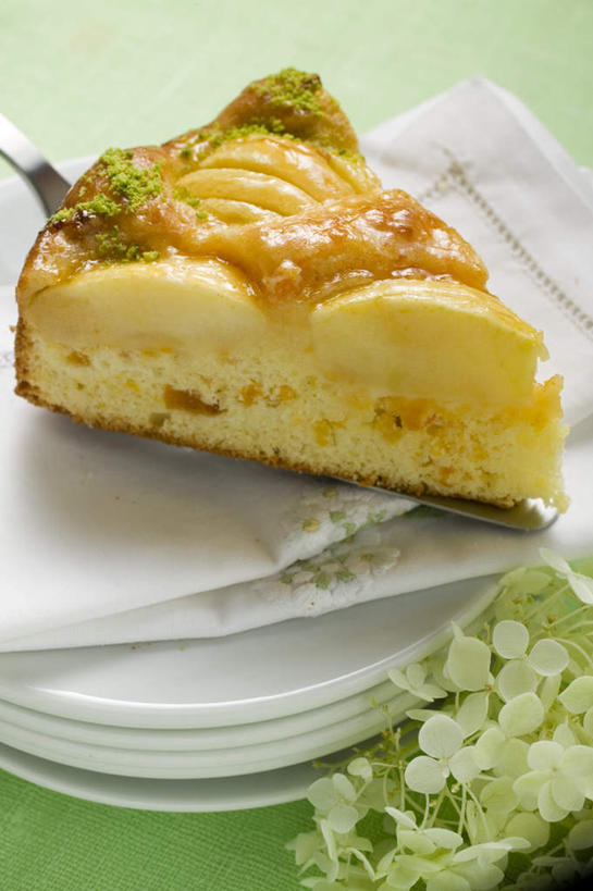 点心,无人,竖图,俯视,室内,特写,白天,下午茶,餐桌,桌子,苹果,餐具,水果,叶子,许多,切开,绿色背景,阴影,新鲜,装饰,反射,铲子,碟子,盘,影子,生食,食品,坚果,果实,绿叶,很多,食物,糕点,盘子,碟,干果,切,嫩叶,摄影,有机食品,绿色食品,影棚,餐台,华丽,修饰,点缀,无名子,配菜,开心果,剖面,切面,衬托,美观,雅致,雅观,胡棒子,绿仁果,叶,叶片,彩图,高角度拍摄,影棚拍摄,拍摄,蛋糕