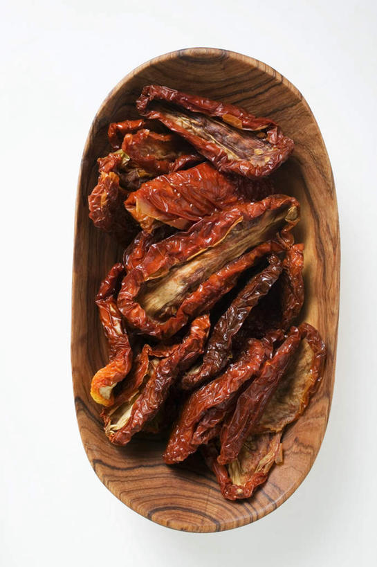 无人,竖图,俯视,室内,特写,白天,白色背景,桌面,桌子,蔬菜,西红柿,小番茄,一堆,许多,阴影,堆叠,堆积,新鲜,反射,木制,影子,食品,番茄干,食物,一个,木制品,容器,碗,摄影,有机食品,绿色食品,影棚,单个,储藏,堆,储存,小西红柿,樱桃小番茄,珍珠小番茄,樱桃番茄,圣女果,番茄,彩图,高角度拍摄,影棚拍摄,拍摄,贮存