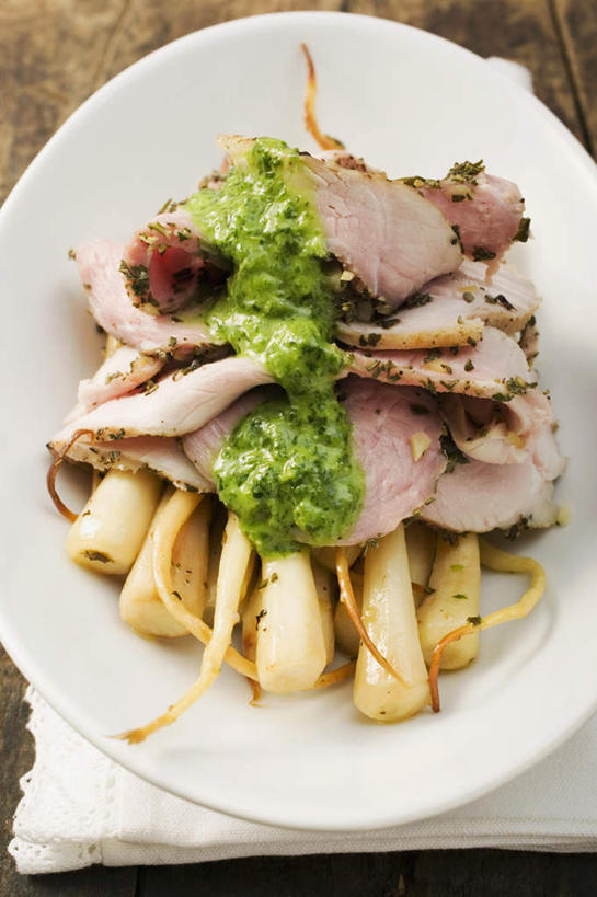 芥末,无人,竖图,俯视,室内,特写,白天,烹饪,西餐,桌面,桌子,鸡,餐具,阴影,反射,木制,碟子,盘,影子,调料,鸡肉,酱料,酱汁,肉,佐料,料理,食品,火鸡,调味品,调味料,酱,菜肴,美食,肉类,家禽,食物,一个,动物,盘子,木制品,碟,西式,摄影,牲畜,佳肴,影棚,单个,肉食,山葵,泽山葵,溪山葵,芥子末,山嵛菜,芥辣粉,哇沙比,辣根,七面鸟,吐绶鸡,彩图,高角度拍摄,影棚拍摄,拍摄