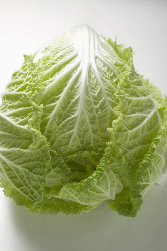 无人,竖图,俯视,室内,特写,白天,白色背景,植物,桌面,桌子,蔬菜,叶子,阴影,新鲜,反射,木制,纹理,影子,大白菜,食品,绿叶,白菜,食物,绿色,木制品,嫩叶,摄影,有机食品,绿色食品,影棚,肌理,胶菜,镳菜,叶,叶片,叶脉,彩图,高角度拍摄,影棚拍摄,拍摄