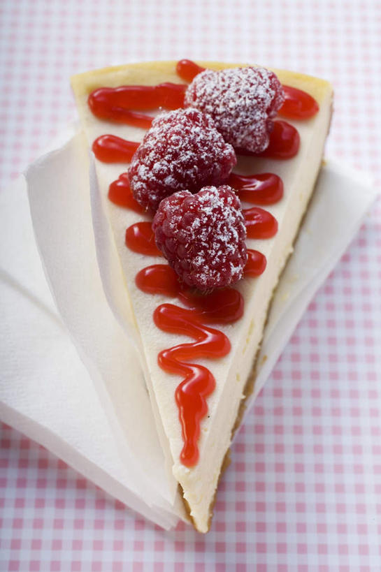 点心,奶酪,无人,竖图,俯视,室内,特写,白天,下午茶,餐桌,桌子,水果,一堆,一块,切开,阴影,堆叠,堆积,新鲜,反射,布料,影子,生食,干酪,起司,食品,果实,芝士,营养,布纹,桌布,食物,糕点,红色,餐巾,台布,切,乳酪,有机食品,绿色食品,餐台,堆,乳制品,发酵,剖面,山莓,树莓,三月泡,四月泡,山抛子,刺葫芦,悬钩子,馒头菠,高脚菠,龙船泡,泡儿刺,切面,彩图,高角度拍摄,蛋糕