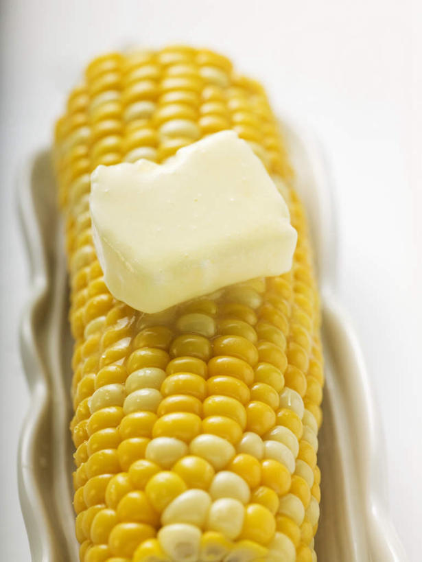 无人,竖图,俯视,室内,特写,白天,白色背景,玉米,桌面,桌子,蔬菜,餐具,一块,阴影,新鲜,反射,木制,棒子,碟子,盘,影子,陶瓷,玉蜀黍,黄油,食品,陶瓷制品,食物,一个,黄色,盘子,木制品,碟,摄影,有机食品,绿色食品,影棚,单个,苞米,乳制品,白脱油,苞芦,苞谷,包谷,大蜀黍,番麦,薏米包,玉高粱,玉麦,珍珠米,乳脂,彩图,高角度拍摄,影棚拍摄,拍摄