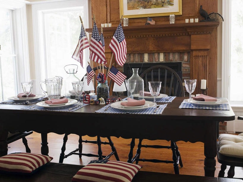 点心,面包,无人,客厅,横图,室内,白天,正面,壁炉,餐桌,窗户,落地窗,桌子,杯子,餐具,旗帜,国旗,椅子,许多,阴影,朦胧,模糊,反射,碟子,高脚杯,罐子,盘,影子,木椅,墙,食品,面点,棕色,红酒杯,法国面包,玻璃窗,墙壁,墙面,玻璃制品,食物,糕点,盘子,玻璃瓶,酒杯,瓶子,碟,美国国旗,餐台,法棍,长棍面包,起居室,葡萄酒杯,挂画,法式长棍面包,客堂,玻璃杯,旗,彩图