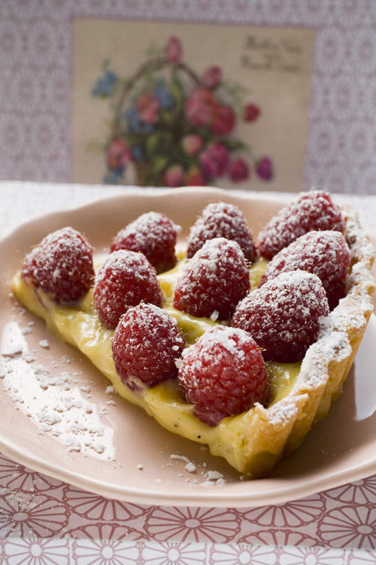 点心,无人,竖图,俯视,室内,特写,白天,下午茶,桌面,桌子,浆果,餐具,水果,一块,阴影,新鲜,反射,木制,布料,碟子,盘,影子,桑葚,调料,生食,食品,糖,果实,调味品,调味料,布纹,桌布,食物,糕点,红色,盘子,餐巾,木制品,碟,台布,覆盆子,摄影,有机食品,绿色食品,影棚,彩图,高角度拍摄,影棚拍摄,拍摄,蛋糕