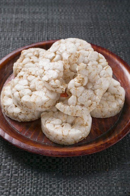 无人,竖图,俯视,室内,特写,白天,餐桌,桌子,餐具,一堆,许多,阴影,堆叠,堆积,节日,反射,碟子,盘,影子,年糕,文化,一个,红色,白色,盘子,碟,祈祷,许愿,摄影,影棚,单个,餐台,纪念,堆,祈求,祭祀,镜饼,平安,彩图,高角度拍摄,影棚拍摄,拍摄,传统文化