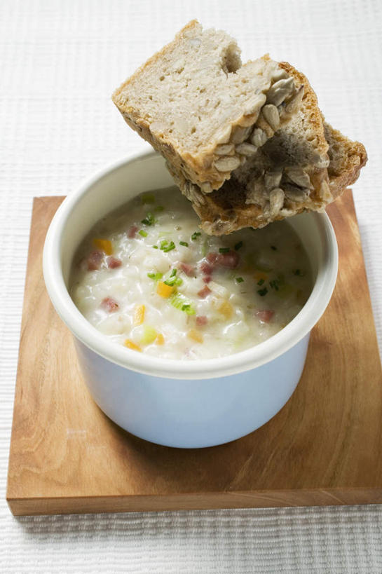 点心,面包,无人,竖图,俯视,室内,白天,白色背景,烹饪,西餐,玉米,餐桌,桌子,蔬菜,阴影,新鲜,反射,木制,棒子,影子,陶瓷,玉蜀黍,肉,汤,料理,食品,面点,案板,陶瓷制品,猪肉,菜肴,美食,肉类,砧板,食物,糕点,白色,木制品,容器,碗,西式,摄影,佳肴,有机食品,绿色食品,影棚,餐台,储藏,苞米,储存,苞芦,肉食,豚肉,苞谷,包谷,大蜀黍,番麦,薏米包,玉高粱,玉麦,珍珠米,彩图,高角度拍摄,影棚拍摄,拍摄,贮存