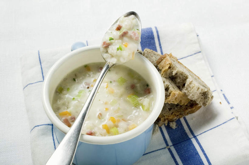 点心,面包,无人,横图,俯视,室内,白天,白色背景,烹饪,西餐,玉米,餐桌,桌子,蔬菜,一把,阴影,新鲜,反射,棒子,布料,方格,格子,影子,勺子,陶瓷,玉蜀黍,肉,汤,料理,食品,面点,陶瓷制品,布纹,猪肉,菜肴,美食,肉类,桌布,食物,糕点,白色,餐巾,容器,调羹,台布,汤匙,碗,西式,摄影,佳肴,有机食品,绿色食品,影棚,餐台,储藏,苞米,储存,苞芦,肉食,豚肉,苞谷,包谷,大蜀黍,番麦,薏米包,玉高粱,玉麦,珍珠米,彩图,高角度拍摄,影棚拍摄,拍摄,贮存