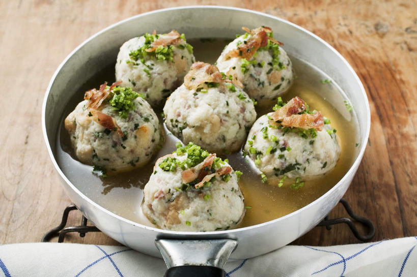 无人,横图,俯视,室内,特写,白天,烹饪,西餐,餐桌,桌子,蔬菜,厨具,金属制品,许多,阴影,新鲜,反射,金属,木制,布料,锅子,影子,调料,酱料,酱汁,肉,汤,佐料,料理,食品,案板,调味品,调味料,布纹,锅,猪肉,酱,菜肴,美食,肉类,砧板,桌布,食物,一个,餐巾,木制品,台布,西式,佳肴,有机食品,绿色食品,单个,餐台,锅具,肉圆,肉食,烹饪用具,豚肉,烹调用具,烹调,彩图,高角度拍摄