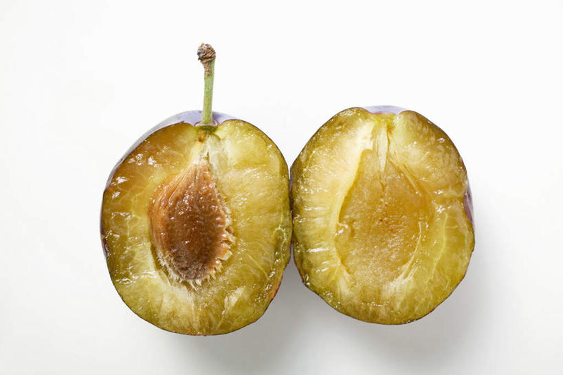 无人,横图,俯视,室内,特写,白天,白色背景,桌面,桌子,梨,水果,切开,阴影,新鲜,反射,木制,影子,生食,食品,果实,食物,一个,木制品,切,香梨,摄影,有机食品,绿色食品,影棚,单个,剖面,切面,西洋梨,巴梨,葫芦梨,茄梨,秋洋梨,阳梨,洋梨,生梨,彩图,高角度拍摄,影棚拍摄,拍摄