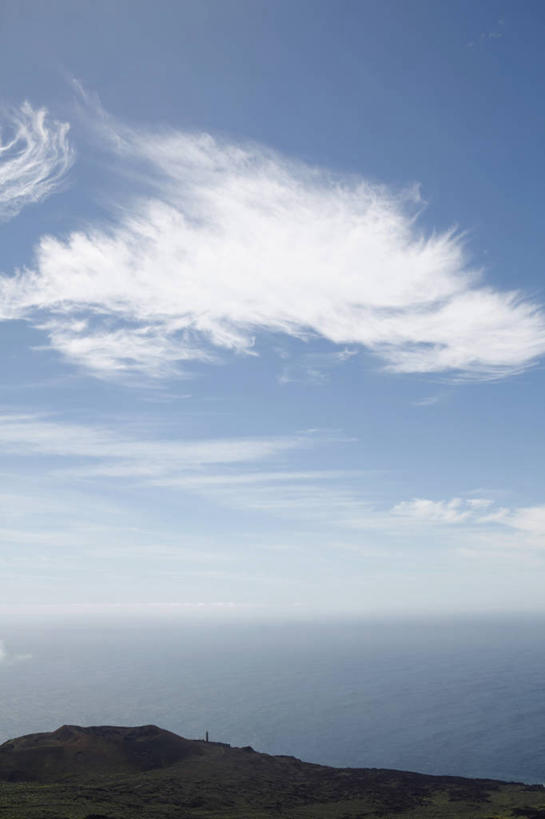 无人,竖图,室外,白天,正面,旅游,度假,海浪,海洋,石头,美景,西班牙,欧洲,阴影,光线,石子,影子,景观,浪花,水平线,云,云朵,辽阔,海平线,云彩,娱乐,蓝色,白云,蓝天,天空,阳光,自然,海水,天,享受,休闲,广阔,景色,放松,晴朗,一望无际,加纳利群岛,南欧,自然风光,加那利群岛,海景,西班牙王国,无边无际,一马平川,费罗岛,耶罗岛,大海,风浪,海,海水的波动,近岸浪,石块,岩石,涌浪,晴空,彩图,水天相接,水天一线