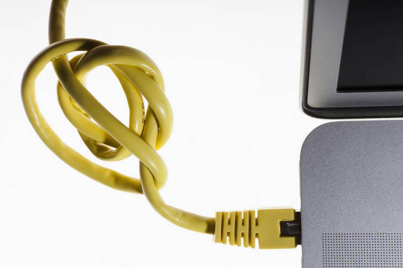 无人,横图,俯视,室内,特写,白天,白色背景,电脑,笔记本电脑,静物,一根,阴影,电力,反射,网络,电线,线,影子,电能,线路,通讯设备,黄色,摄影,影棚,电,一台,电源,电源线,无线,通信设备,无线网络,能量,无线上网,便携式电脑,手提电脑,彩图,高角度拍摄,影棚拍摄,拍摄