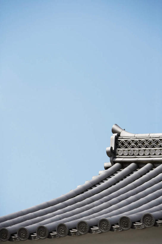 无人,寺庙,竖图,室外,白天,仰视,旅游,度假,标志建筑,地标,建筑,京都,日本,亚洲,节日,瓦片,屋顶,燃烧,顶棚,瓦,文化,娱乐,建设,蓝色,蓝天,天空,香火,庙宇,天,祈祷,享受,休闲,健康,旅游胜地,放松,许愿,宗教,建造,信仰,京都府,晴朗,纪念,祈求,东亚,屋瓦,本州,万里无云,本州岛,日本国,近畿地方,近畿,平安,晴空,晴空万里,彩图,低角度拍摄,庙,寺