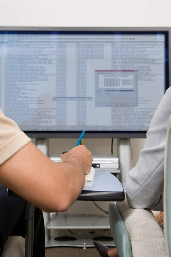 东方人,西方人,两个人,伙伴,朋友,商务人士,商务男性,商务女性,办公室,坐,竖图,室内,白天,衬衫,友谊,合作,团队,家具,桌子,电视,椅子,欧洲,欧洲人,亚洲,握,套装,材料,档案,文件,纸,办公桌,墙,拿,拿着,黄种人,墙壁,墙面,背面,会议椅,手稿,资料,战略,握着,办公椅,证明,彩电,文档,商务装,工薪阶层,办公家具,联合,合谋,商务椅,培训椅,彩色电视机,显像管屏,显像管屏幕,配合,协作,男人,男性,年轻男性,年轻女性,女人,女性,白种人,亚洲人,白领,上班族,电视机,坐着,半身,彩图,衬衣