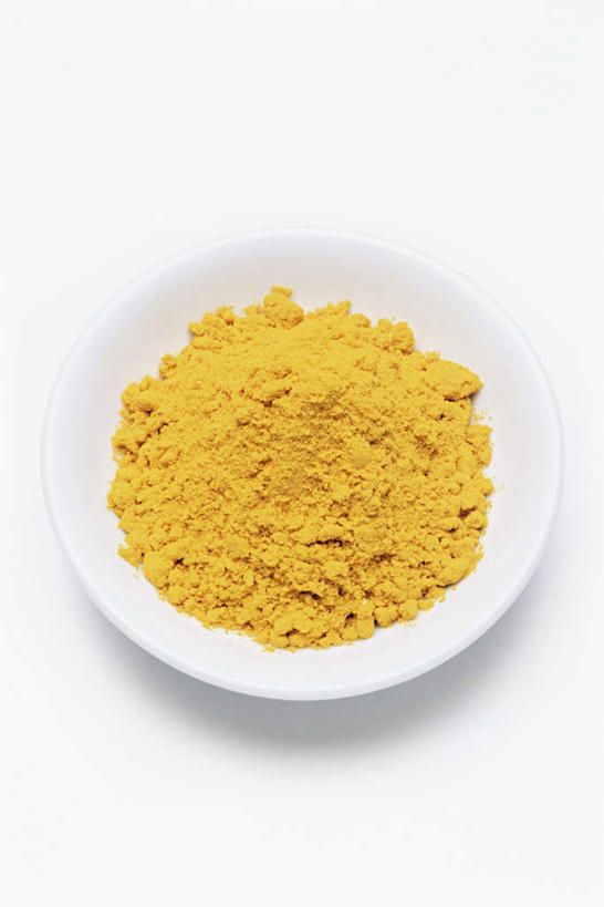 咖哩,无人,竖图,俯视,室内,特写,白天,白色背景,烹饪,餐具,阴影,反射,碟子,盘,影子,调料,料理,食品,调味品,调味料,咖喱,菜肴,美食,食物,一个,黄色,盘子,碟,摄影,佳肴,影棚,单个,彩图,高角度拍摄,影棚拍摄,拍摄