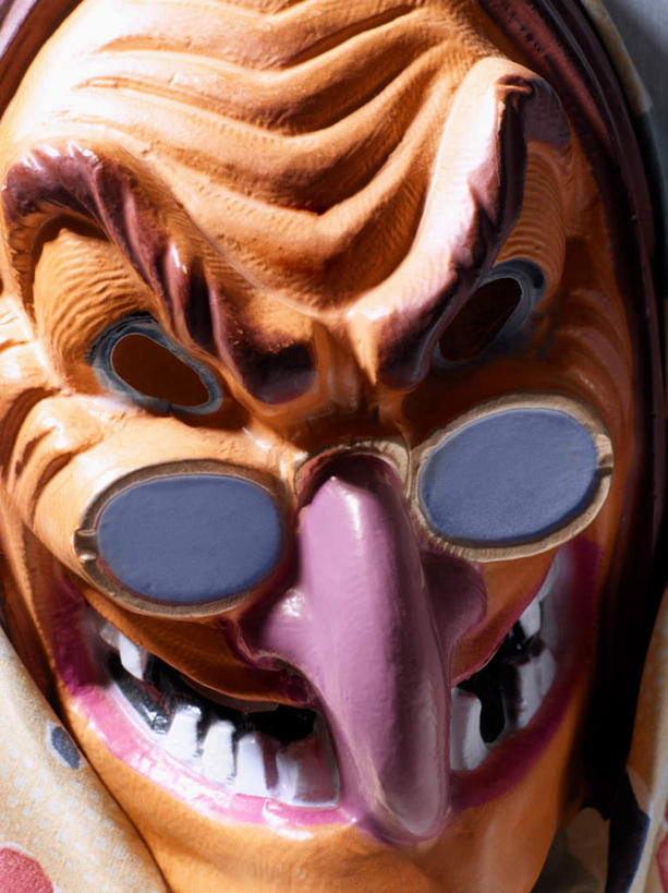 脸,头,脸颊,无人,竖图,室内,特写,白天,正面,阴影,朦胧,模糊,装饰,反射,面具,墨镜,眼镜,影子,注视,一个,太阳镜,太阳眼镜,围巾,观察,看,温暖,鬼脸,遮阳镜,单个,围脖,观看,保暖,怪异,华丽,点缀,察看,御寒,关注,衬托,美观,雅致,雅观,独特,头部,脸部,脸蛋,面部,彩图