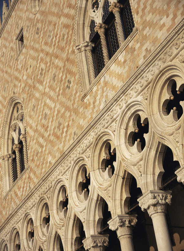 无人,家,宫殿,竖图,室外,白天,仰视,旅游,度假,窗户,标志建筑,地标,建筑,意大利,欧洲,威尼斯,房屋,墙,屋子,公寓,娱乐,建设,洋房,楼房,玻璃窗,墙壁,墙面,住宅,享受,休闲,旅游胜地,放松,南欧,意大利共和国,威尼斯总督府,威尼斯公爵府,总督府,彩图,低角度拍摄,房子