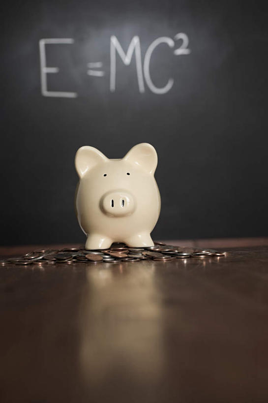 无人,学校,竖图,室内,特写,白天,正面,钱,桌子,静物,许多,朦胧,模糊,英文,标志,钱币,文字,字符,字母,标识,书桌,校园,一个,课桌,容器,黑板,教室,储蓄罐,器皿,储蓄,存钱,教学,金融,理财,经济,单个,英文字母,资金,存钱罐,存款,流通,贸易,贮钱罐,储钱罐,扑满,耐磨,教学黑板,货币,现金,硬币,彩图