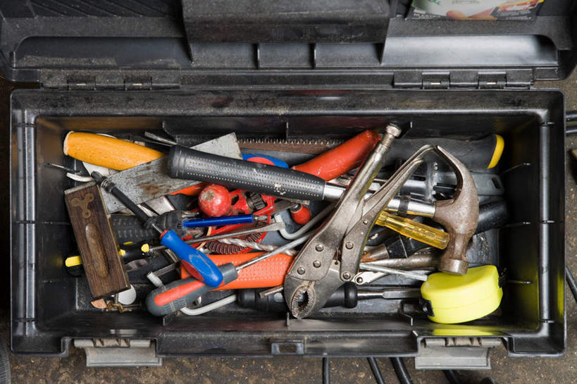 无人,横图,俯视,室内,特写,白天,装修,建筑,静物,金属制品,一堆,许多,连接,堆叠,堆积,组合,测量,金属,工具,刻度,文化,尺,卷尺,容器,箱子,祈祷,许愿,宗教,信仰,储藏,钢尺,堆,扳手,测量工具,螺丝刀,起子,链接,祈求,吉祥,五金,尺子,紧固,储存,拼接,拼凑,风水,角尺,阴阳,鲁班尺,量具,量仪,钢卷尺,文公尺,门公尺,门尺,丁兰尺,门光尺,吉凶,吉利,晦气,不祥,倒霉,霉运,恶兆,凶险,拼合,凑集,聚合,撮合,链结,牢固,扳头,改锥,平安,彩图,高角度拍摄,贮存