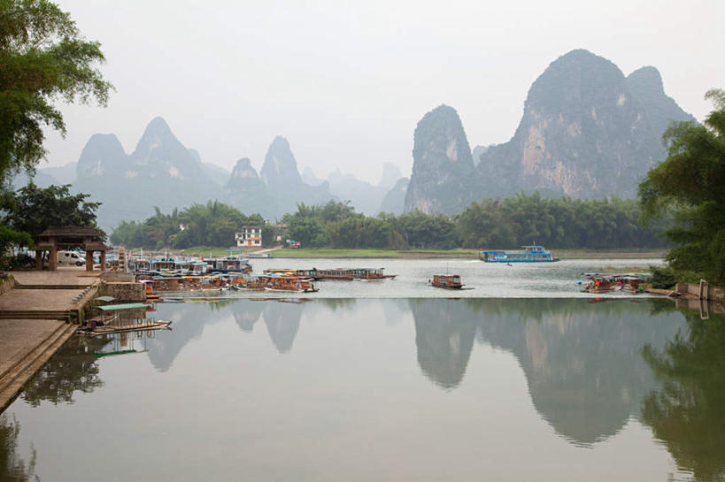 无人,码头,横图,室外,白天,正面,旅游,度假,河流,美景,森林,山,山脉,树林,水,植物,港口,桂林,中国,亚洲,河水,景观,山峰,水流,山峦,娱乐,树,树木,蓝色,绿色,蓝天,天空,自然,群山,天,享受,休闲,景色,放松,生长,晴朗,成长,广西,自然风光,东亚,阳朔,万里无云,广西壮族自治区,中华人民共和国,桂林市,桂,华南地区,阳朔县,兴坪,兴坪镇,晴空,晴空万里,彩图,摆渡口,埠头,渡口,渡头,港湾,海港,货运码头,口岸,商港