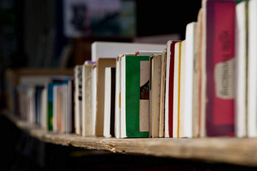 无人,图书馆,横图,室内,特写,白天,正面,看书,阅读,书架,静物,书籍,一排,许多,学习,阴影,整齐,并列,并排,反射,影子,很多,排列,书本,看,读书,浏览,队列,平行,浏览室,书,图书,彩图,书库,图书库,阅览室