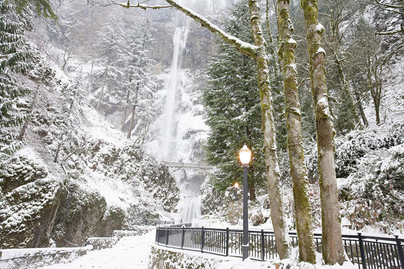 无人,横图,室外,白天,正面,旅游,度假,美景,山,雪,雪山,植物,大雪,道路,路,公路,美国,冰,高地,积雪,景观,山峰,雪景,冬季,冬天,交通,山峦,娱乐,树,树木,绿色,自然,享受,休闲,景色,放松,寒冷,生长,成长,冰冷,北美,北美洲,自然风光,美洲,河谷,俄勒冈州,哥伦比亚河谷,俄勒冈,北亚美利加洲,亚美利加洲,严寒,冰凉,酷寒,凛冽,凛凛,极冷,落日之州,水獭之州,海狸州,哥伦比亚谷,哥伦比亚山谷,马路,彩图