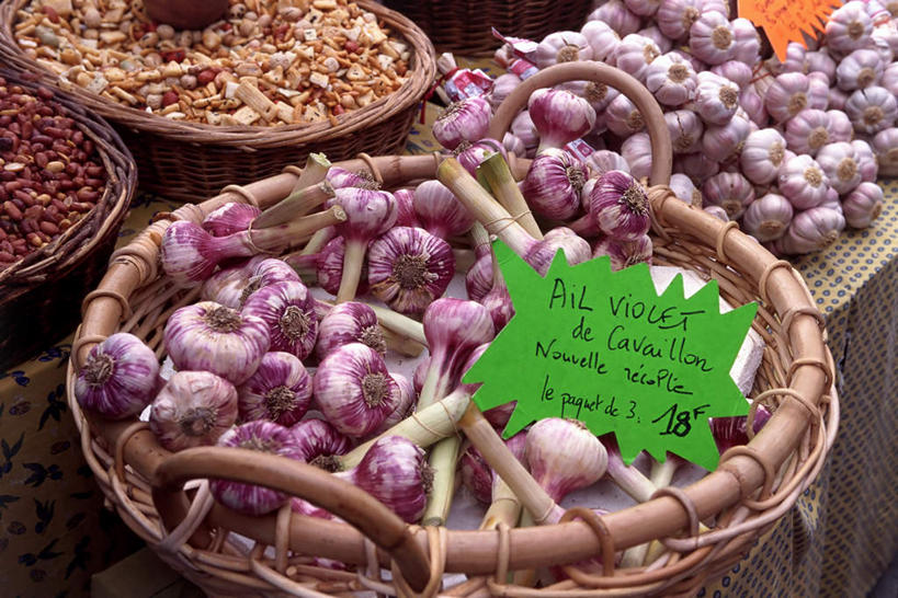 无人,商店,交叉,横图,俯视,室外,特写,白天,竹子,蒜,法国,欧洲,一堆,许多,阴影,堆叠,堆积,竹制,朦胧,模糊,编织,光线,英文,标志,篮子,文字,影子,字符,字母,调味,香料,佐料,蒜头,标识,商铺,阳光,竹篮,竹条,堆,英文字母,交织,配料,竹制品,普罗旺斯,法兰西共和国,作料,法兰西第五共和国,市肆,商号,穿插,普罗旺斯省,胡蒜,大蒜,彩图,高角度拍摄,店铺