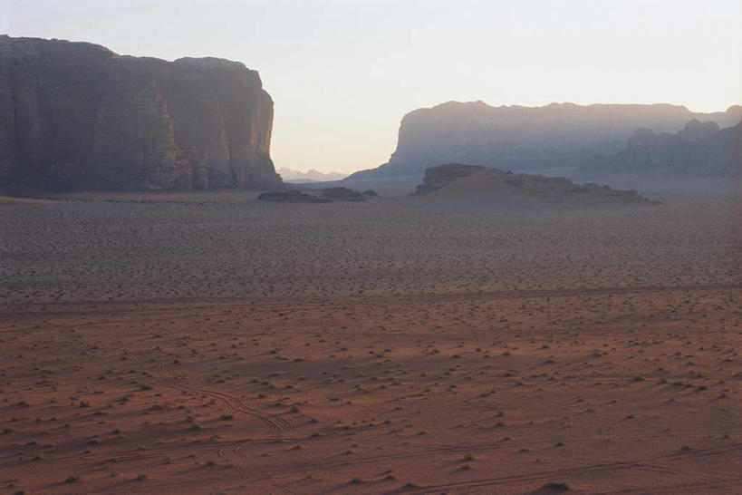 无人,横图,室外,白天,正面,旅游,度假,石头,美景,沙漠,山,约旦,亚洲,许多,阴影,光线,石子,影子,景观,山峰,云,云朵,山峦,云彩,娱乐,蓝色,白云,蓝天,天空,阳光,自然,群山,天,享受,休闲,景色,放松,灌木,自然风光,西亚,约旦哈希姆王国,大漠,砂漠,石块,岩石,彩图