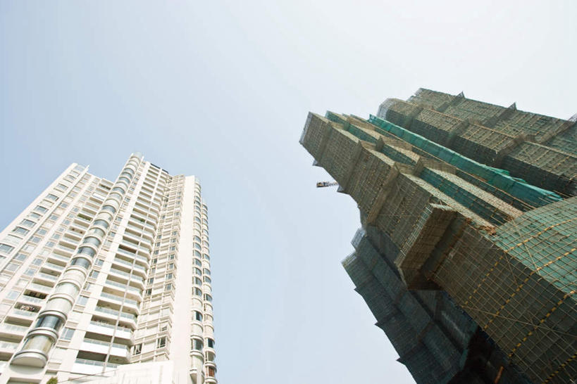 无人,高楼大厦,横图,室外,白天,仰视,度假,美景,城市风光,标志建筑,城市,大厦,地标,建筑,中国,亚洲,阴影,光线,影子,支架,景观,娱乐,建设,架子,脚手架,施工,蓝色,蓝天,天空,阳光,天,享受,休闲,钢管,景色,放松,晴朗,支撑,固定,钢架,东亚,万里无云,中华人民共和国,晴空,晴空万里,彩图,低角度拍摄,大楼,高层建筑,高楼,稳固