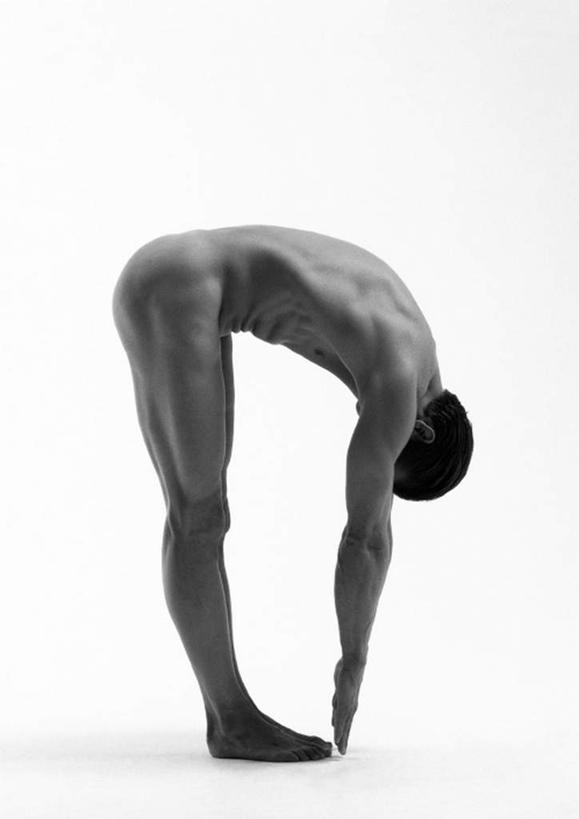 西方人,一个人,站,伸展双臂,竖图,黑白,室内,白天,白色背景,侧面,欧洲,欧洲人,仅一个男性,仅一个人,弯腰,裸露,仅一个年轻男性,站着,摄影,影棚,赤裸,裸,男人,男性,年轻男性,白种人,敞开双臂,伸开双臂,展开双肩,站立,张开手臂,张开双臂,全身,影棚拍摄,拍摄