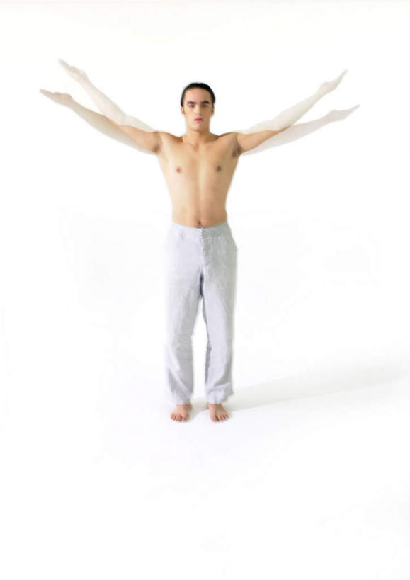 西方人,一个人,站,伸展双臂,竖图,室内,白天,白色背景,正面,锻炼,瑜伽,运动,欧洲,欧洲人,仅一个男性,仅一个人,朦胧,模糊,仅一个年轻男性,站着,养生,摄影,影棚,体育,男人,男性,年轻男性,白种人,敞开双臂,伸开双臂,展开双肩,站立,张开手臂,张开双臂,彩图,全身,影棚拍摄,健身,拍摄