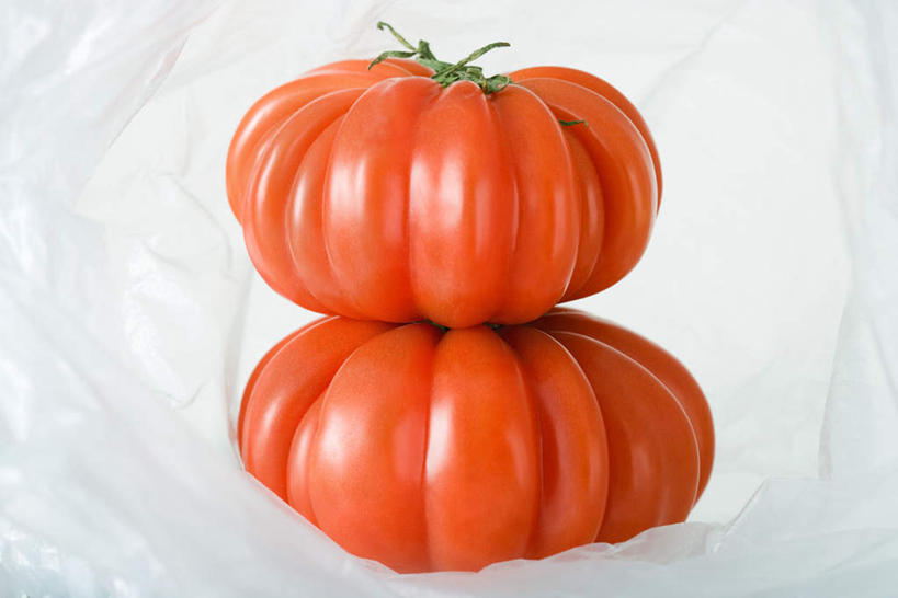 无人,横图,室内,特写,白天,白色背景,正面,西红柿,水果,一堆,阴影,堆叠,新鲜,反射,影子,生食,食品,果实,食物,两个,红色,白色,整个,摄影,有机食品,绿色食品,影棚,堆,番茄,彩图,影棚拍摄,拍摄