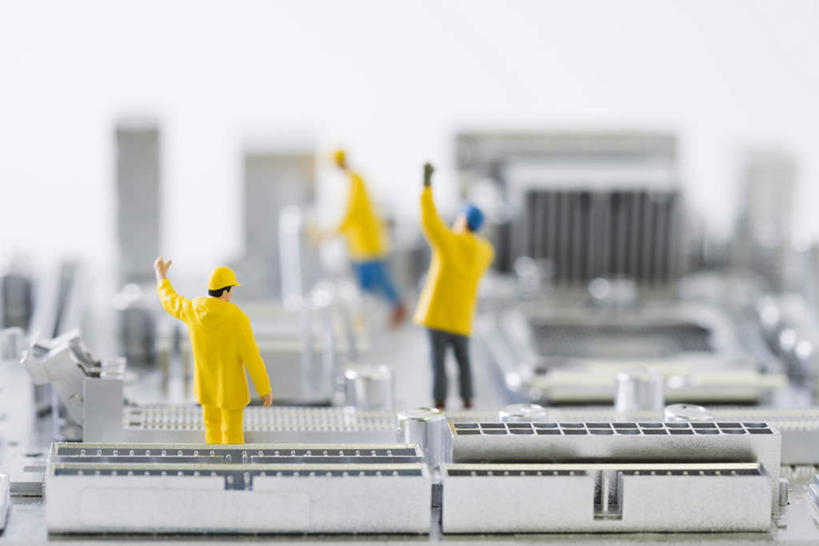 背部,无人,建筑工人,举,横图,室内,白天,白色背景,游戏,智慧,桌面,桌子,标志建筑,地标,建筑,静物,玩具,朦胧,模糊,头盔,建筑群,玩,娱乐,建设,三个,衣服,黄色,安全帽,模型,建筑工地,托,休闲,积木,益智,摄影,影棚,活动,思维,发泄,消遣,智力,想象,宣泄,举起,举手,举着,玩耍,嬉戏,向上举,向上伸,向上托,彩图,影棚拍摄,拍摄