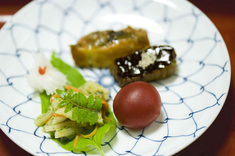 豆腐,无人,餐厅,横图,俯视,室内,特写,白天,烹饪,餐桌,桌子,大豆,西红柿,餐具,水果,叶子,花纹,朦胧,模糊,新鲜,碟子,盘,生食,蔬菜沙拉,日本料理,沙拉,料理,食品,果实,绿叶,色拉,沙律,菜肴,美食,花,食物,盘子,碟,日式料理,日式,嫩叶,佳肴,有机食品,绿色食品,餐台,色拉酱,豆制品,千岛酱,叶,叶片,樱桃番茄,圣女果,黄豆,番茄,彩图,高角度拍摄,餐馆,饭店,饭馆