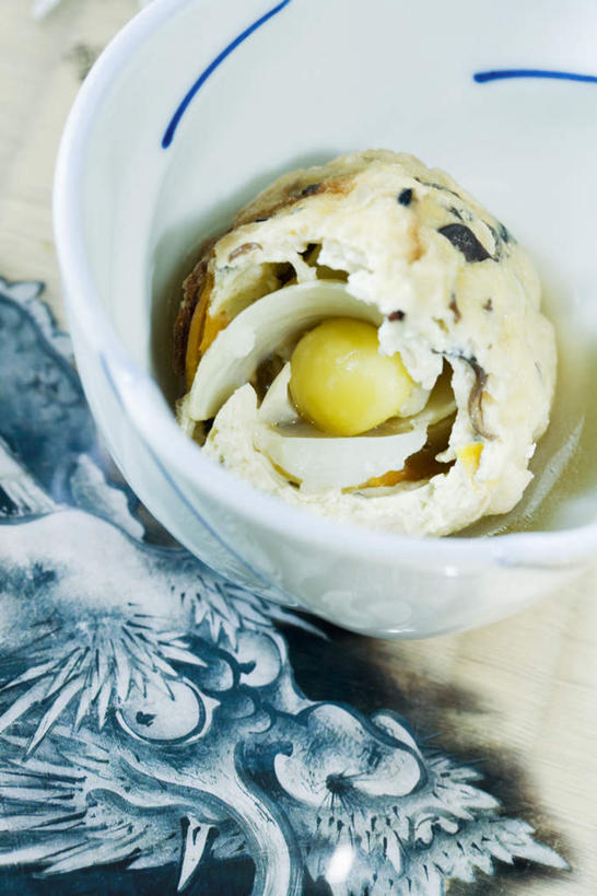 无人,餐厅,竖图,俯视,室内,特写,白天,烹饪,餐桌,桌子,萝卜,白萝卜,蔬菜,新鲜,龙,陶瓷,山药,油炸,日本料理,料理,食品,芜菁,菜肴,美食,食物,碗,日式料理,日式,佳肴,有机食品,绿色食品,餐台,牛皮菜,莱菔,彩图,高角度拍摄,餐馆,饭店,饭馆