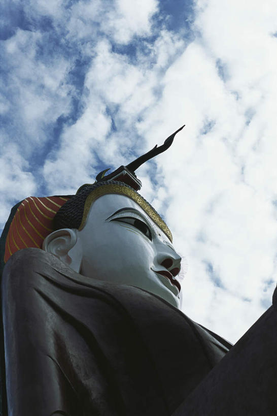 无人,竖图,室外,特写,白天,仰视,旅游,度假,标志建筑,地标,建筑,雕塑,缅甸,亚洲,节日,艺术,装饰,雕刻,雕像,云,云朵,云彩,文化,娱乐,建设,一个,蓝色,白云,蓝天,天空,工艺品,天,祈祷,享受,休闲,健康,放松,许愿,宗教,东南亚,信仰,单个,纪念,祈求,美术,主题,陈列,缅甸联邦,功能,美学,平安,彩图,低角度拍摄