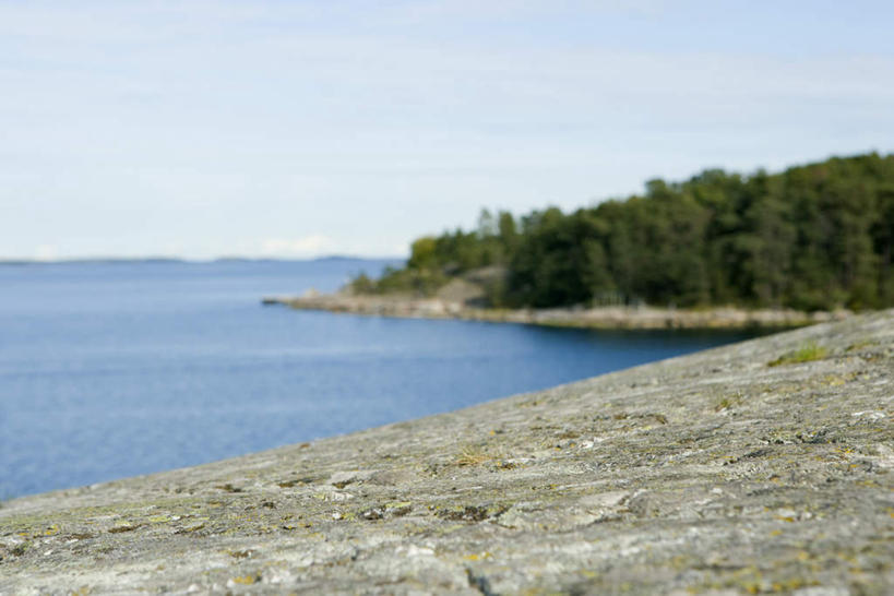 无人,横图,室外,特写,白天,正面,旅游,度假,海浪,海洋,石头,美景,森林,沙滩,树林,植物,朦胧,模糊,沙子,石子,海岸,景观,浪花,云,云朵,沙地,云彩,娱乐,树,树木,蓝色,绿色,白云,蓝天,天空,自然,海水,天,享受,休闲,景色,放松,生长,成长,自然风光,海景,大海,风浪,海,海水的波动,海滩,近岸浪,石块,岩石,涌浪,彩图