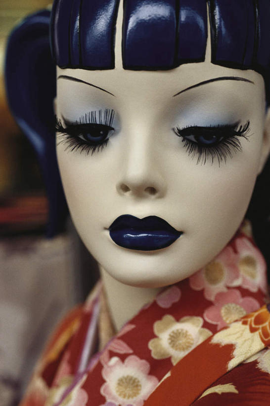 脸,头,嘴,脸颊,睫毛,头发,无人,竖图,室内,特写,白天,正面,民族服装,和服,朦胧,模糊,日本文化,人造模特,注视,一个,蓝色,低头,观察,看,服饰,单个,道具,观看,察看,关注,服装模特,模特道具,吴服,时装道具,展示道具,服装模特道具,陈列道具,唐草,唐花,唐锦,头部,睫,口,口腔,脸部,脸蛋,面部,眼睫毛,嘴巴,嘴唇,彩图,传统服装,民俗服,传统文化