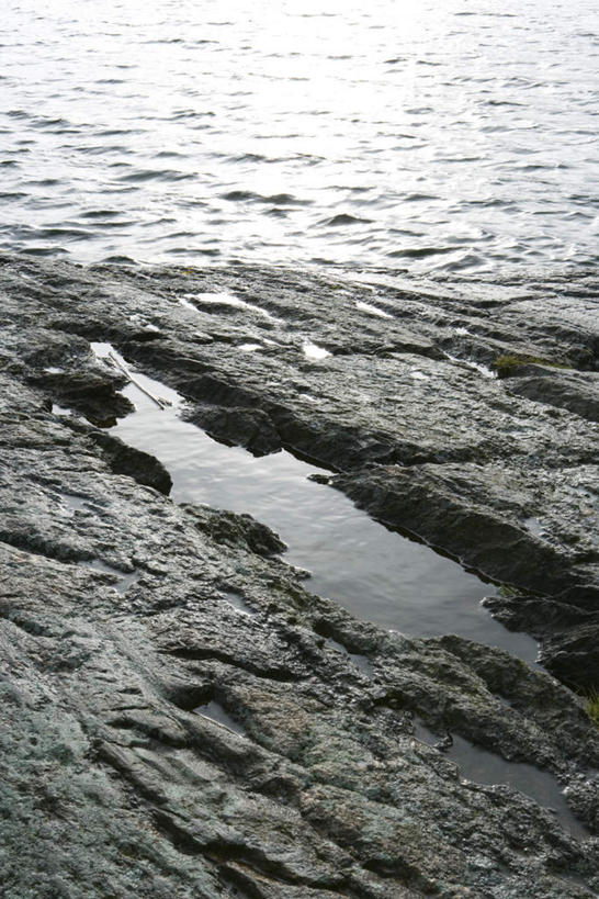 无人,竖图,俯视,室外,白天,旅游,度假,海浪,海洋,石头,美景,阴影,波纹,光线,石子,影子,景观,浪花,娱乐,水纹,阳光,自然,海水,波浪,享受,休闲,景色,放松,自然风光,海景,大海,风浪,海,海水的波动,近岸浪,石块,岩石,涌浪,彩图,高角度拍摄