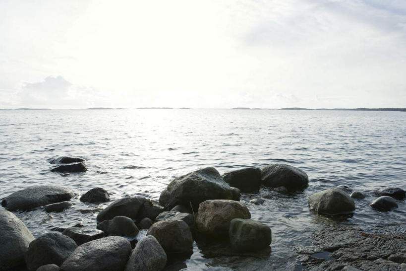 无人,横图,室外,白天,正面,旅游,度假,岛屿,海浪,海洋,石头,美景,森林,树林,植物,波纹,石子,景观,浪花,水平线,云,云朵,辽阔,海平线,云彩,娱乐,树,树木,蓝色,绿色,白云,蓝天,水纹,天空,自然,海水,波浪,天,享受,休闲,广阔,景色,放松,生长,成长,一望无际,自然风光,海景,无边无际,一马平川,大海,风浪,海,海水的波动,近岸浪,列岛,群岛,石块,岩石,涌浪,诸岛,彩图,水天相接,水天一线