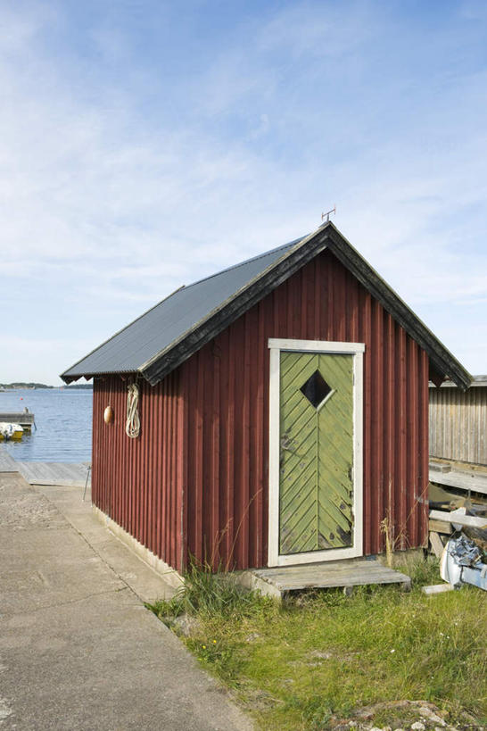 无人,家,竖图,室外,白天,正面,旅游,度假,草地,草坪,美景,植物,门,一座,阴影,光线,瓦片,影子,房屋,屋檐,屋子,景观,云,云朵,地面,云彩,娱乐,楼房,檐,住宅,草,蓝色,绿色,白云,蓝天,天空,阳光,自然,门框,天,享受,休闲,景色,放松,自然风光,彩图,房子