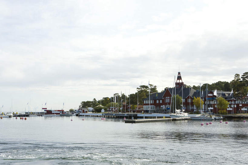 无人,码头,横图,室外,白天,正面,旅游,度假,海浪,海洋,美景,植物,港口,建筑,许多,阴影,波纹,飞溅,溅,光线,液体,影子,景观,浪花,陆地,云,云朵,建筑群,游艇,地面,云彩,娱乐,建设,树,树木,蓝色,绿色,白云,蓝天,水纹,天空,阳光,自然,海水,船尾波,波浪,天,享受,休闲,景色,放松,生长,成长,喷洒,自然风光,海景,大海,风浪,海,海水的波动,近岸浪,涌浪,彩图,摆渡口,埠头,渡口,渡头,港湾,海港,货运码头,口岸,商港