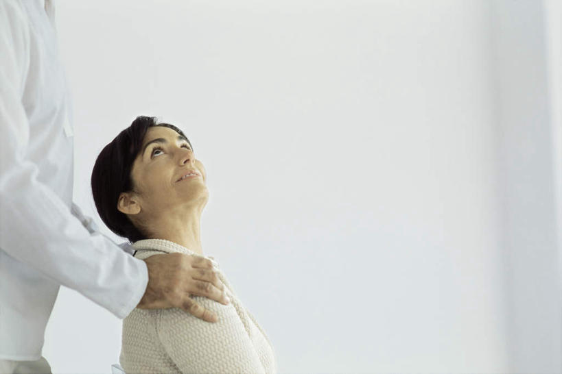 西方人,头发,两个人,家庭,夫妻,坐,笑,摸,微笑,横图,室内,白天,白色背景,侧面,爱情,欧洲,欧洲人,撑,抚摸,浪漫,依靠,注视,休闲装,白色,黑色,看,休闲,温暖,温馨,一家人,休闲服,恩爱,恋人,摄影,影棚,和睦,撑着,关注,男人,男性,女人,女性,中年男性,中年女性,白种人,情侣,触摸,接触,抬头,仰头,坐着,半身,彩图,影棚拍摄,拍摄,伴侣,融洽