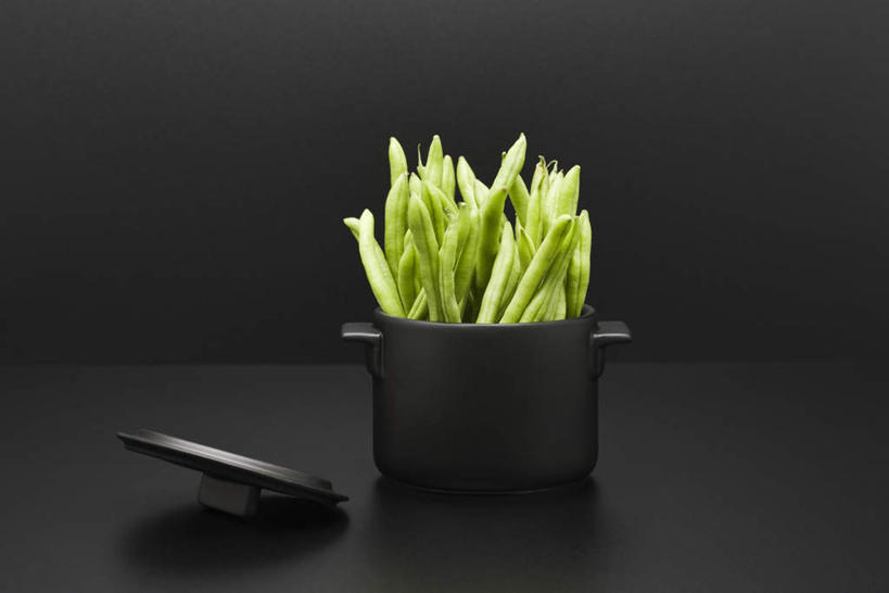 无人,横图,室内,特写,白天,正面,植物,餐桌,桌子,豆,静物,厨具,一排,许多,黑色背景,整齐,锅子,豆类,豆子,排列,一个,黑色,摄影,影棚,单个,餐台,锅具,队列,豆科,青大豆,进餐用具,烹调用具,青豆,彩图,影棚拍摄,拍摄,调理用具