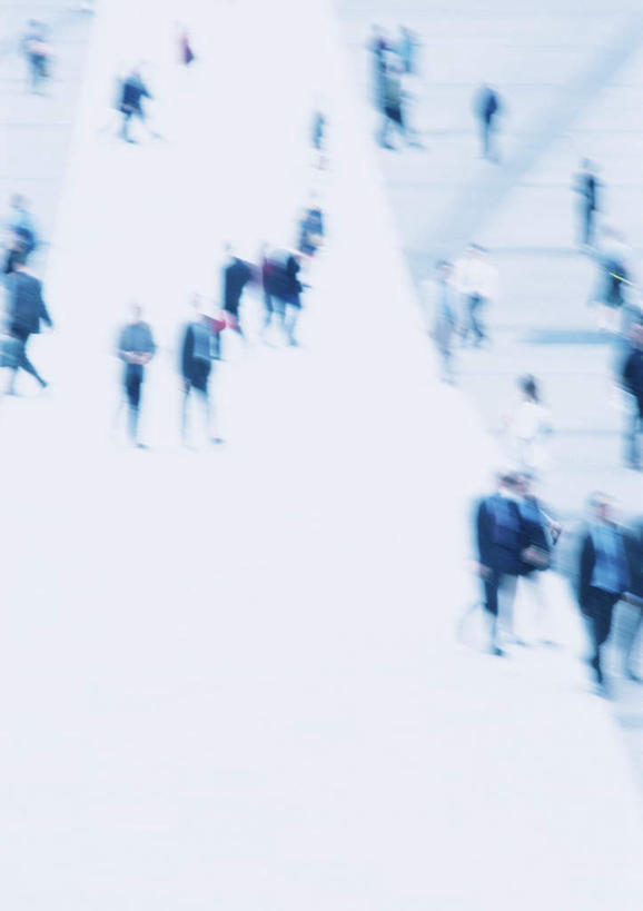 西方人,站,竖图,俯视,室外,白天,道路,路,公路,欧洲,欧洲人,交通,许多人,站着,一群人,男人,男性,年轻男性,年轻女性,女人,女性,白种人,马路,站立,半身,彩图,高角度拍摄