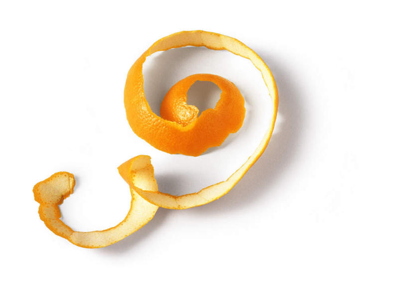 无人,横图,俯视,室内,特写,白天,白色背景,餐桌,桌子,柑橘,静物,水果,弯曲,新鲜,螺旋,生食,食品,果实,果皮,食物,黄色,摄影,有机食品,绿色食品,影棚,餐台,螺线,橘子,桔子,橙子,橙,彩图,高角度拍摄,影棚拍摄,拍摄