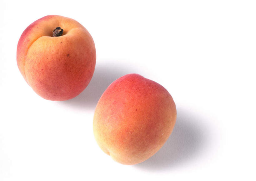 无人,横图,俯视,室内,特写,白天,白色背景,餐桌,桌子,桃子,静物,水果,新鲜,生食,食品,果实,食物,两个,红色,摄影,有机食品,绿色食品,影棚,餐台,肺果,彩图,高角度拍摄,影棚拍摄,拍摄