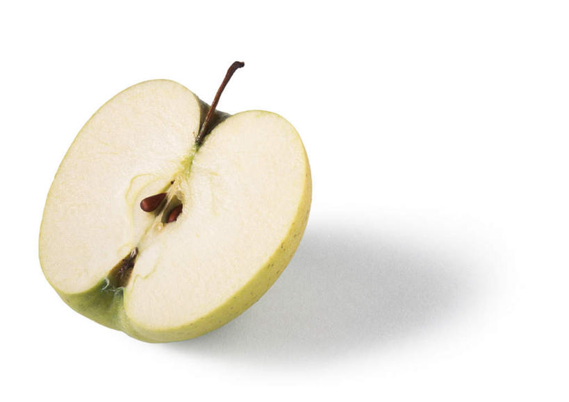 无人,横图,俯视,室内,特写,白天,白色背景,餐桌,桌子,苹果,静物,水果,切开,阴影,新鲜,反射,影子,生食,食品,果实,半个,食物,切,一半,摄影,有机食品,绿色食品,影棚,餐台,剖面,切面,彩图,高角度拍摄,影棚拍摄,拍摄