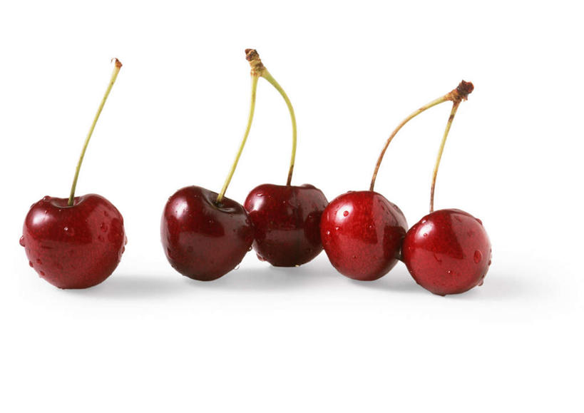 无人,横图,俯视,室内,特写,白天,白色背景,餐桌,桌子,樱桃,静物,水果,一排,许多,新鲜,整齐,生食,食品,果实,食物,排列,红色,摄影,有机食品,绿色食品,影棚,餐台,队列,樱珠,莺桃,英桃,楔桃,牛桃,荆桃,彩图,高角度拍摄,影棚拍摄,拍摄