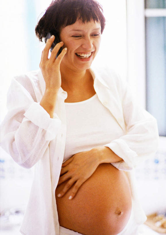 西方人,孕妇,一个人,站,打电话,竖图,室内,白天,正面,电话,手机,欧洲,欧洲人,仅一个年轻女性,仅一个女性,仅一个人,拿,拿着,通讯设备,站着,交流,年轻女性,女人,女性,白种人,产妇,沟通,通话,站立,半身,彩图